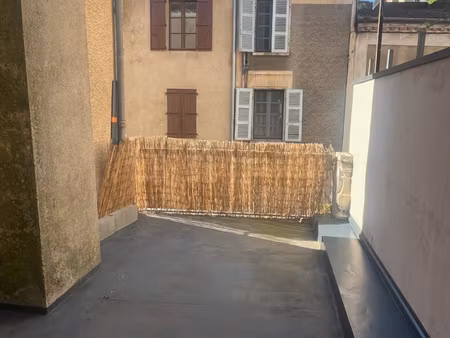 ravissant t2 avec terrasse centre ville de cahors