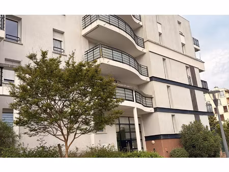 location appartement  m² t-2 à colomiers  750 €