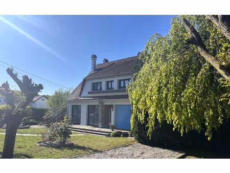 location appartement  m² t-5 à condé-sainte-libiaire  1 150 €