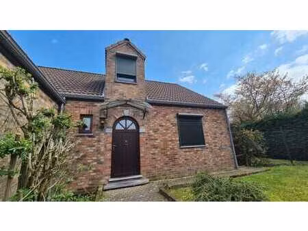 villa 4 chambres avec jardin et 2 garages !