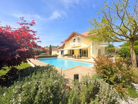 villa contemporaine d'architecte - petit havre de paix - verdoyant - résidentiel - piscine