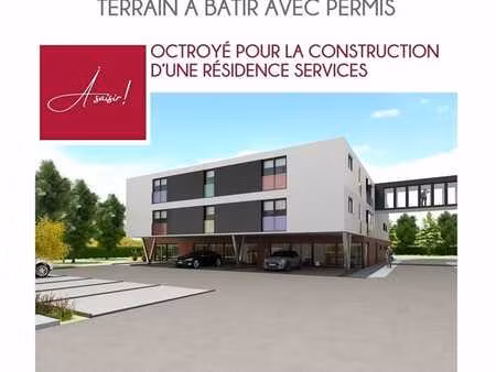 terrain avec permis octroyé pour la construction d'une résid
