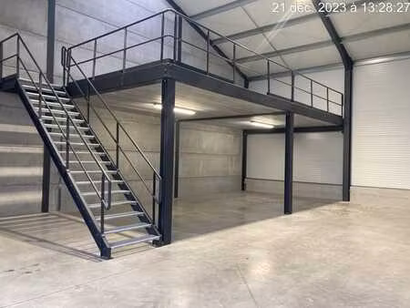 hall de stockage isole a louer 200 m²