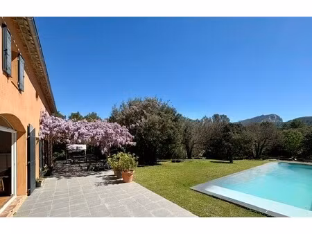 villa de luxe à vendre à saint-marc-jaumegarde