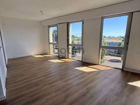 location appartement 3 pièces à montaigu (85600) : à louer 3 pièces / 67m² montaigu