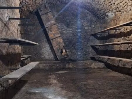 cave en centre ville