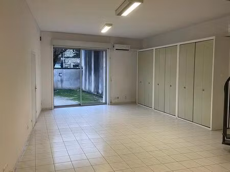 local commercial traversant | 90m² | parking privatif