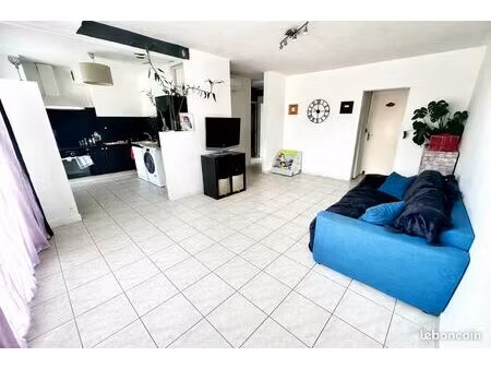 t3/4 traversant – résidence avec piscine  parking et gardien