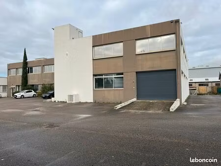 bâtiment indépendant sur son terrain bureaux / activité / labo / erp / showroom...
