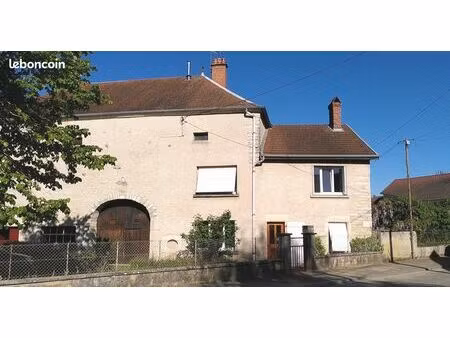 maison à louer velesmes  centre village