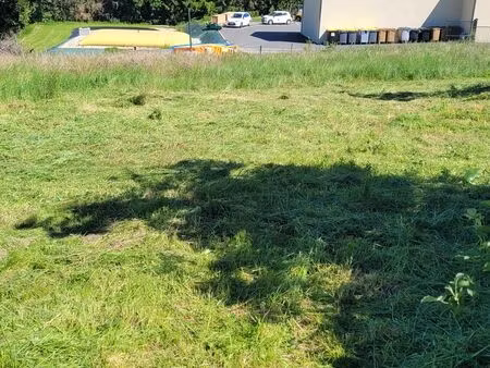 vends terrain à bâtir