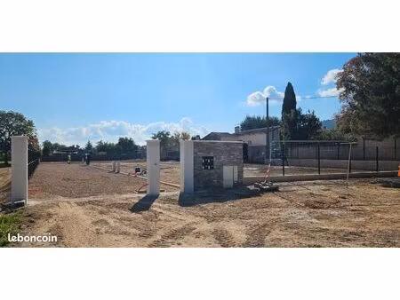 terrain 300 m² le puy sainte reparade