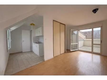 ollainville centre ! studio / t1 avec terrasse et parking !