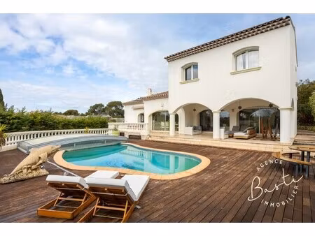 maison de luxe à vendre dans le quartier les olives