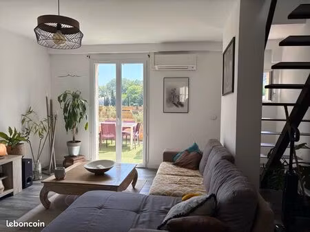 superbe appartement haut de villa rénové de 91 m² avec terrasses  vue dégagée et stationne