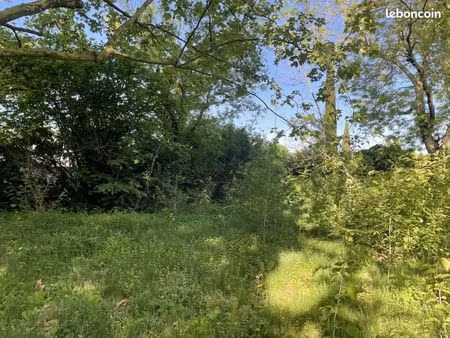 terrain 1 050 m² limas
