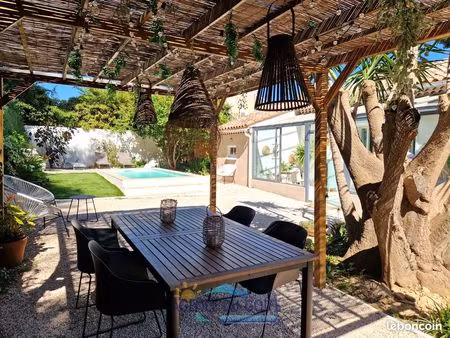 adorable villa ancienne et rénovée de plain-pied t 4 avec piscine proche calanques