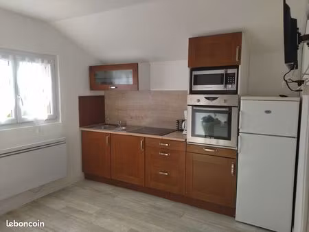 t2 meublée dans une maison avec terrasse a meyzieu proche tram et bus 67 85 95 tramt3