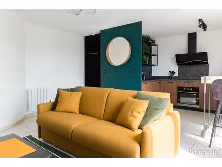 lumineux studio de 35m²  refait à neuf  entièrement équipé et meublé