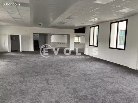 bureau 1 826 m²