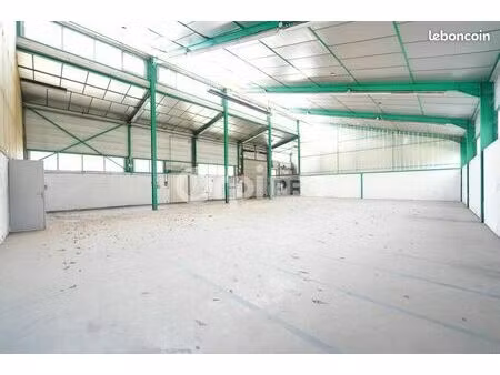 local d'activité 1 120 m²