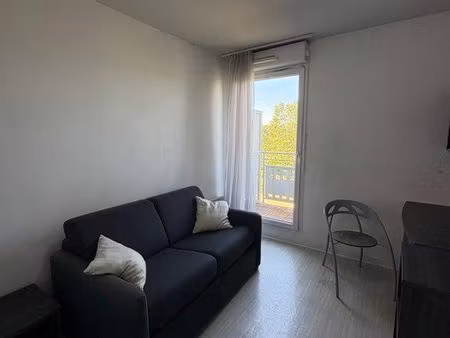 joli studio avec balcon et parking