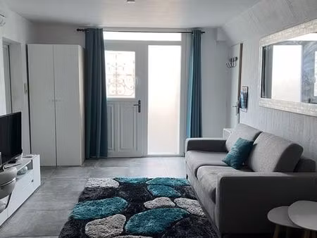 location studio meublé varage