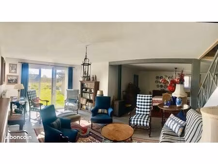 belle maison de famille ou gîte  sur un hectare  au bord de la rivière