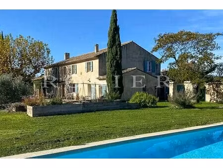 robion/cavaillon maison ancienne de 340 m2  2 gîtes 12 pièces  terrain 8936 m2 piscine
