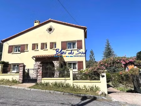 belle demeure familiale 5 chambres avec terrain paysager et vue