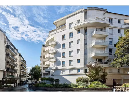 location parking à courbevoie (92400)  215 €