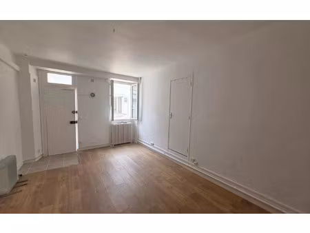 location appartement  m² t-1 à grez-sur-loing  540 €