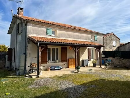 élégante maison de village en pierre rénovée avec
