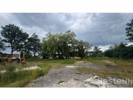 terrain pluneret 1072 m²