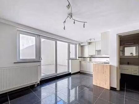 quartier cee  beau rdc d'1ch + cour/terrasse!