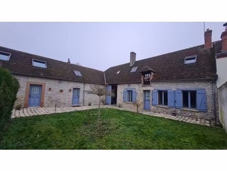 maison/propriété 218m²: 2 hab 82m² +136m² +piscine +dép 90m² /3060m²