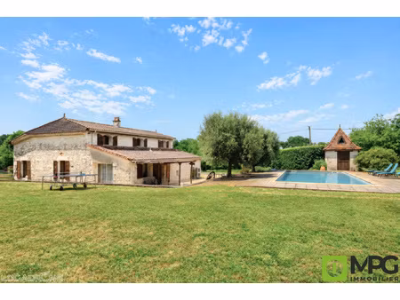 proche de villereal  maison en pierres avec piscine  garage
