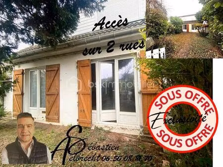 en impasse - maison de residence avec 1 mitoyennete et garage