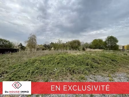 terrain constructible secteur en retrait de route et calme !