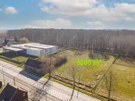 terrain de 5.976 m² avec habitation à rénover – emplacement