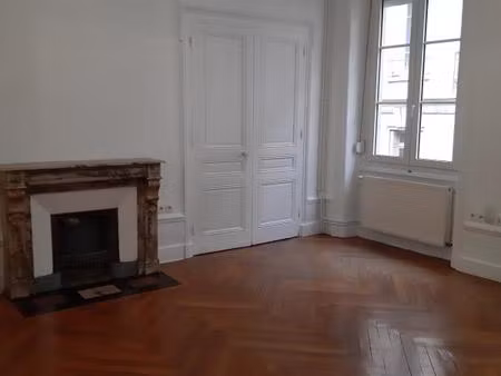 f3 avec cachet idéalement situé