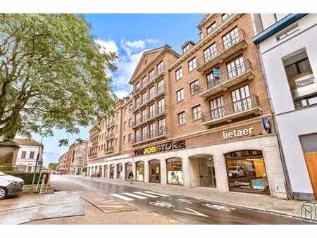 emplacement fantastique pour cet appartement spacieux avec 2