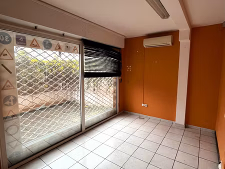 local professionnel et commercial 67 m2 secteur moufia proch