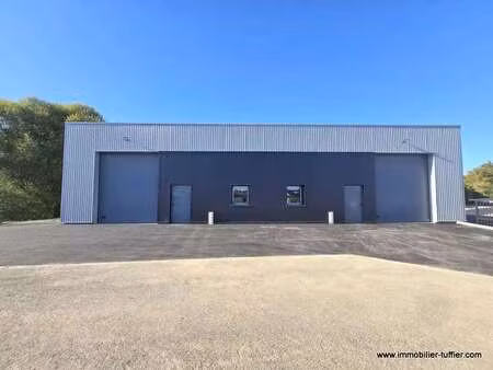 location bureaux et commerces à savigné-l'évêque (72460) : à louer / 200m² savigné-l'évêqu