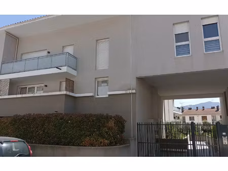 location appartement  m² t-3 à auriol  1 200 €