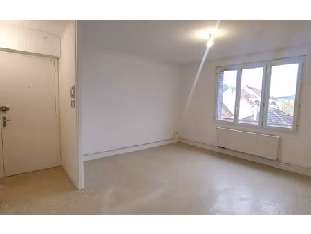 location appartement  55 m² t-3 à château-thierry  586 €