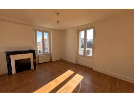 location appartement  m² t-1 à château-thierry  442 €