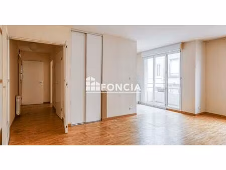 t2 de 46.10 m2 avec parking et balcon - place du lycée