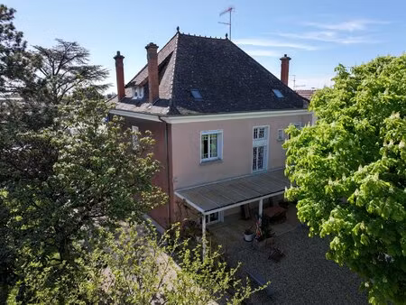 propriété de caractère aux portes du centre ville de beaune – parc arboré & fort potentiel