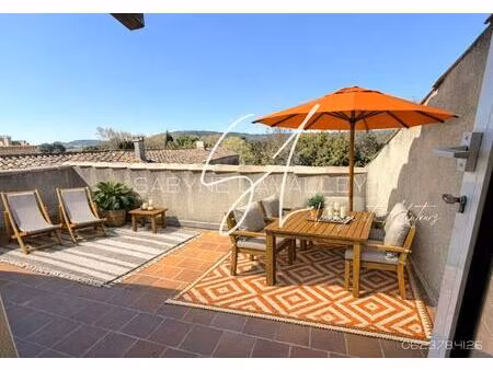 duplex de caractère avec terrasse tropézienne